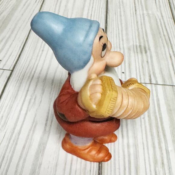 Vintage DISNEY Snow White Seven Dwarves BASHFUL Sri Lanka Porcelain Bisque ~3” - Picture 2 of 5